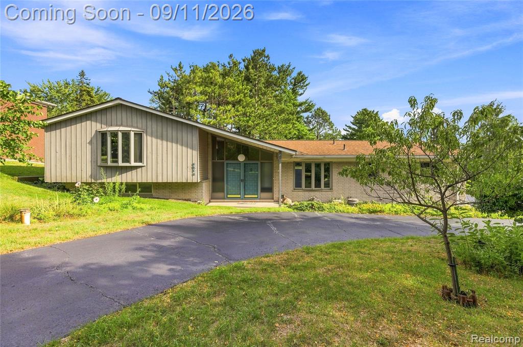 6579 Balmoral Terrace Property Photo 1