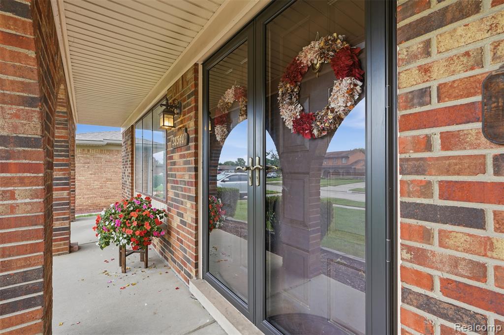 28360 Armanda Drive Property Photo 4