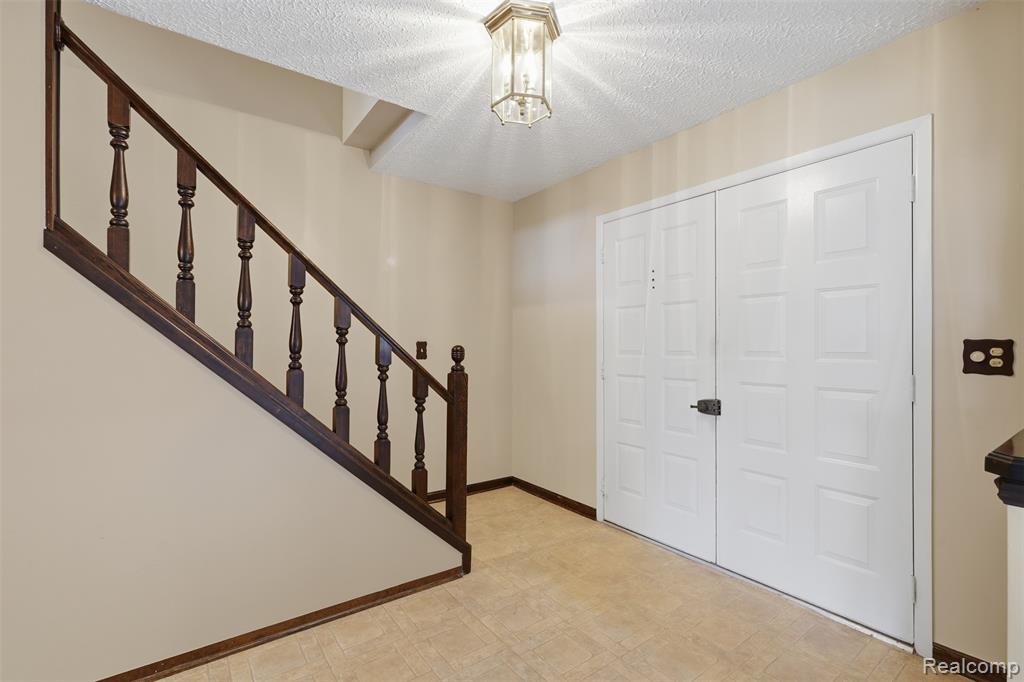 28360 Armanda Drive Property Photo 5
