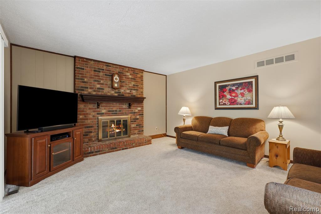 28360 Armanda Drive Property Photo 13