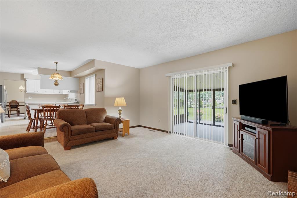 28360 Armanda Drive Property Photo 14