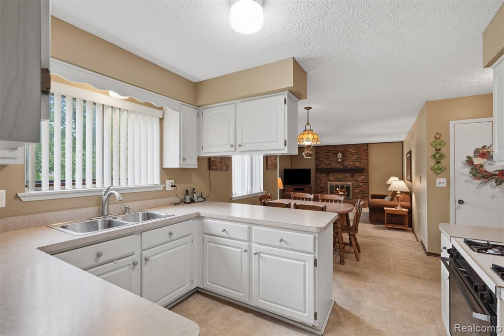28360 Armanda Drive Property Photo 20