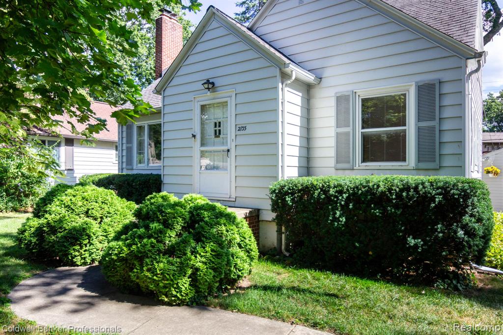 2135 Pontiac Drive Property Photo 3