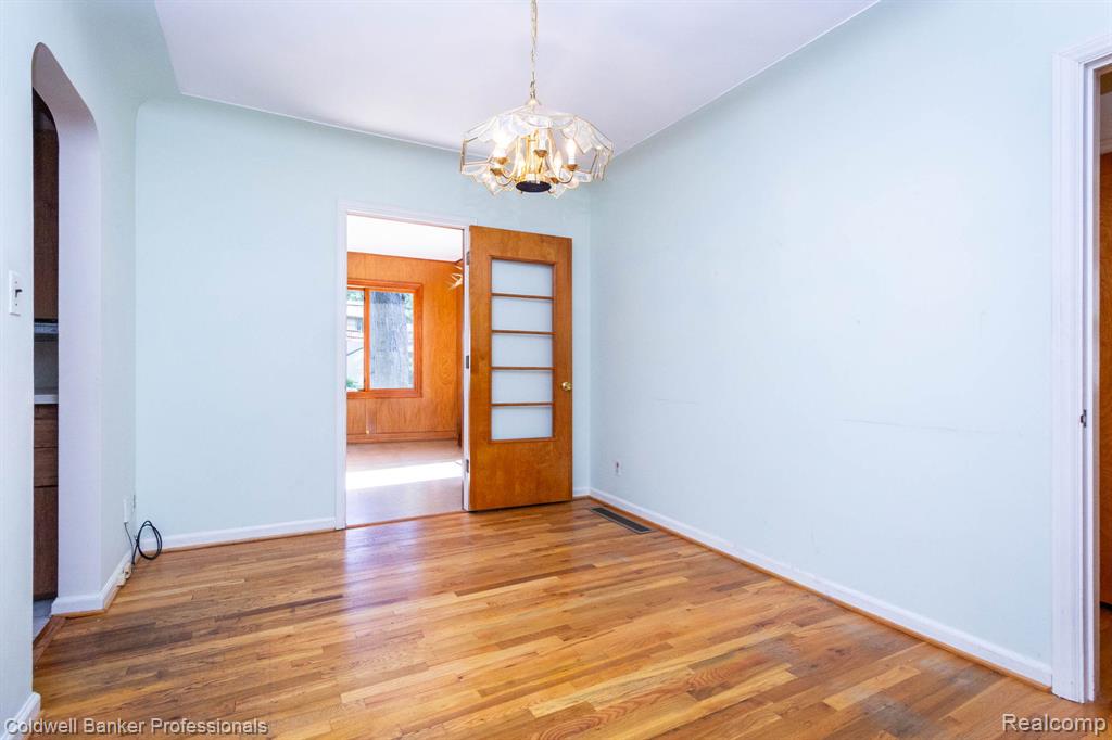 2135 Pontiac Drive Property Photo 6