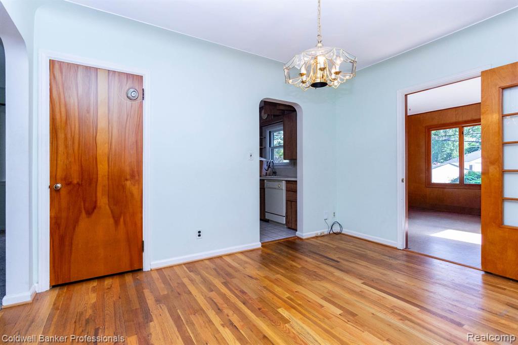 2135 Pontiac Drive Property Photo 7