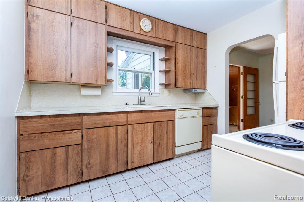 2135 Pontiac Drive Property Photo 9