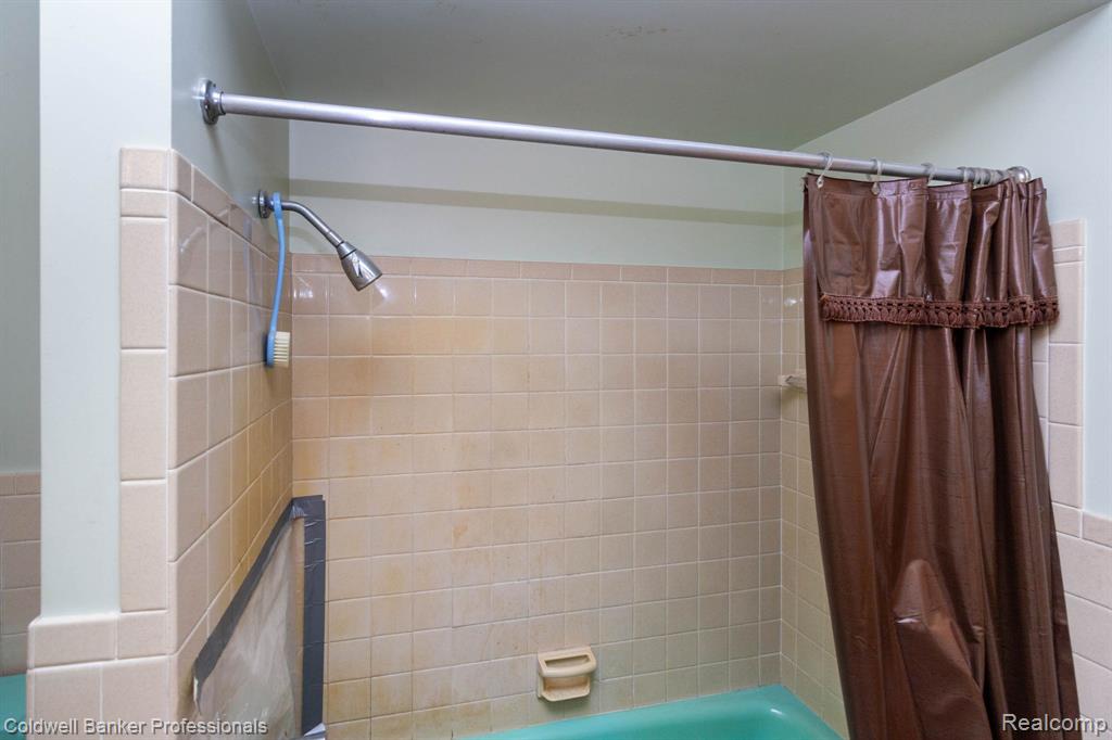 2135 Pontiac Drive Property Photo 14