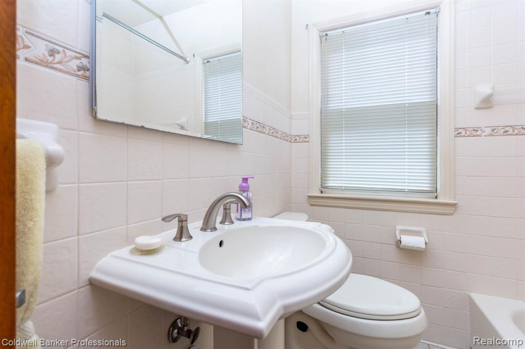 2135 Pontiac Drive Property Photo 20