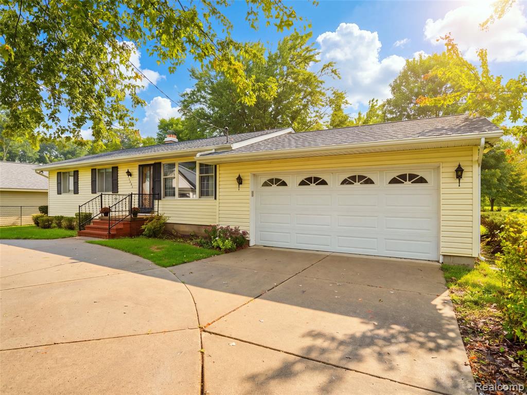 1353 Elmhurst Drive Property Photo 3