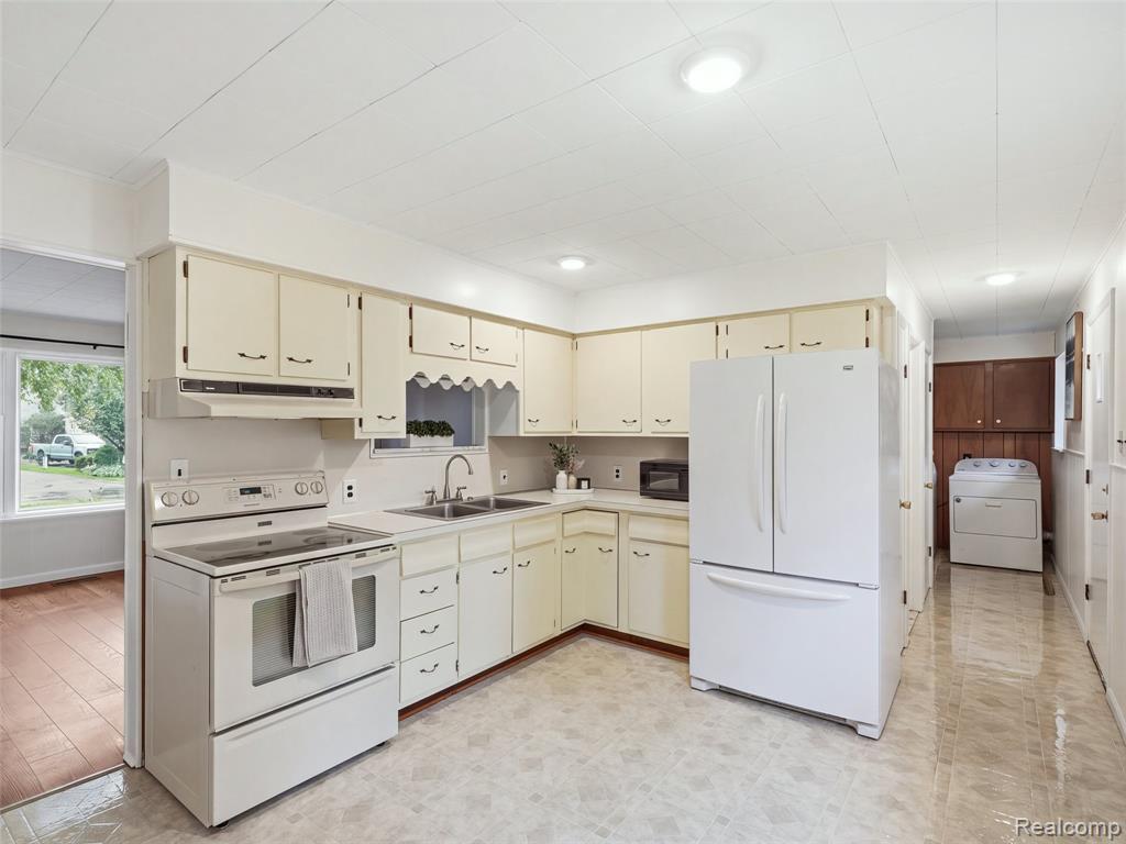 1353 Elmhurst Drive Property Photo 14
