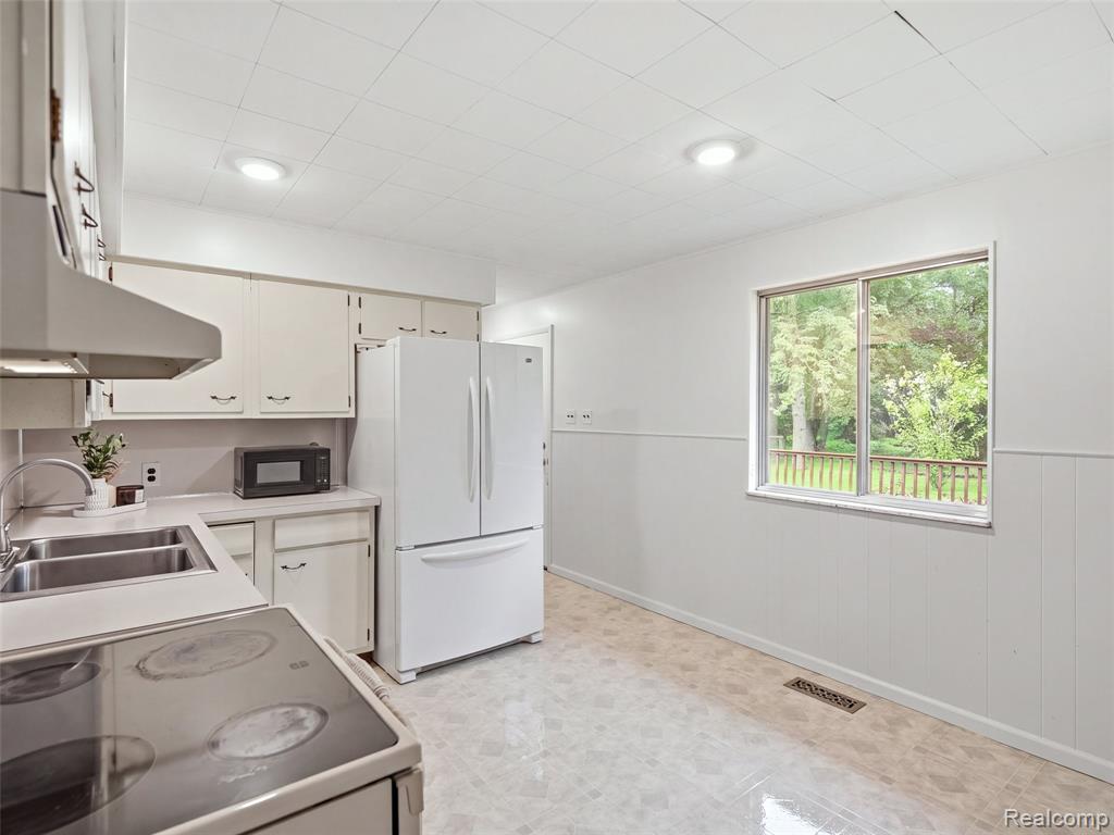 1353 Elmhurst Drive Property Photo 16