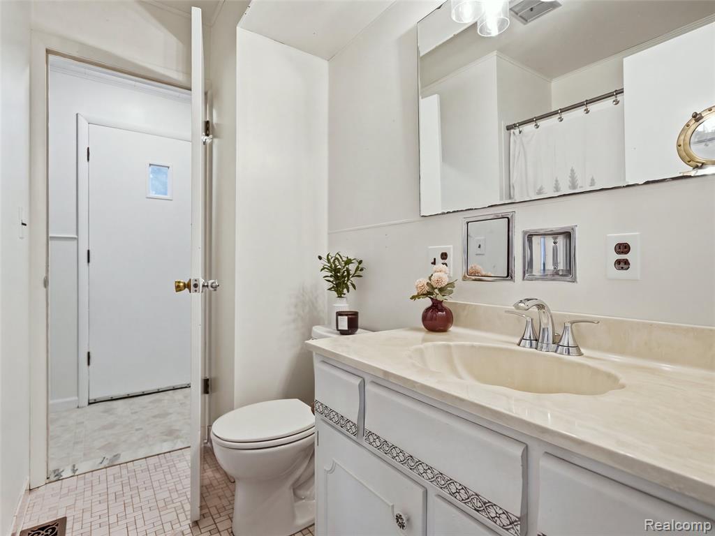 1353 Elmhurst Drive Property Photo 20