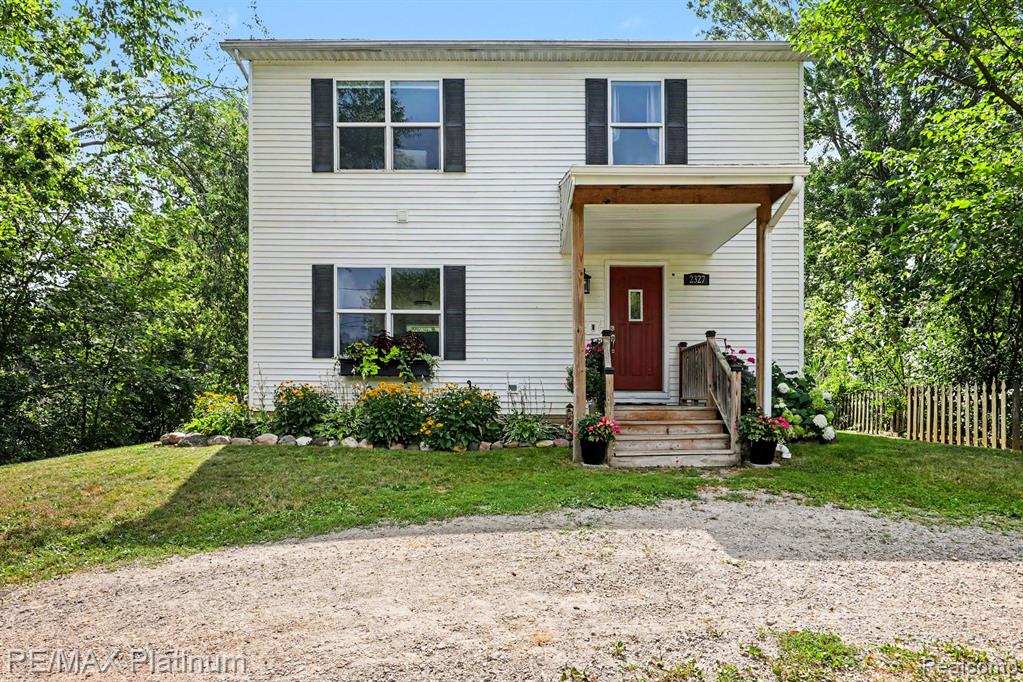 2327 Hammerslea Road Property Photo 1