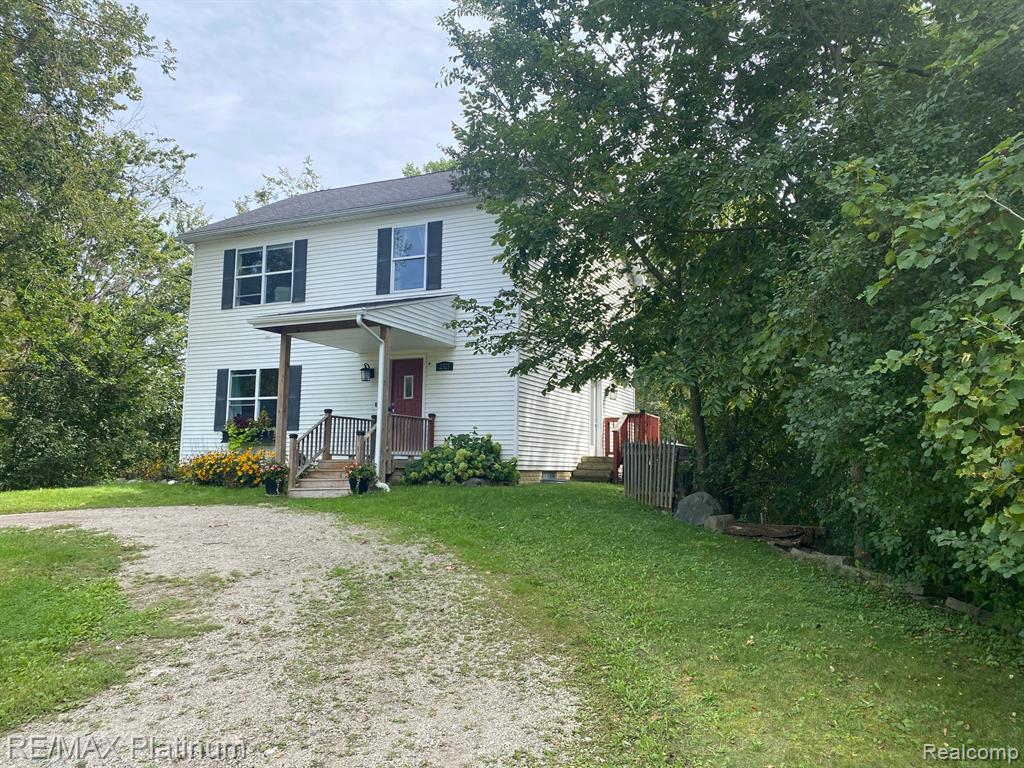 2327 Hammerslea Road Property Photo 1