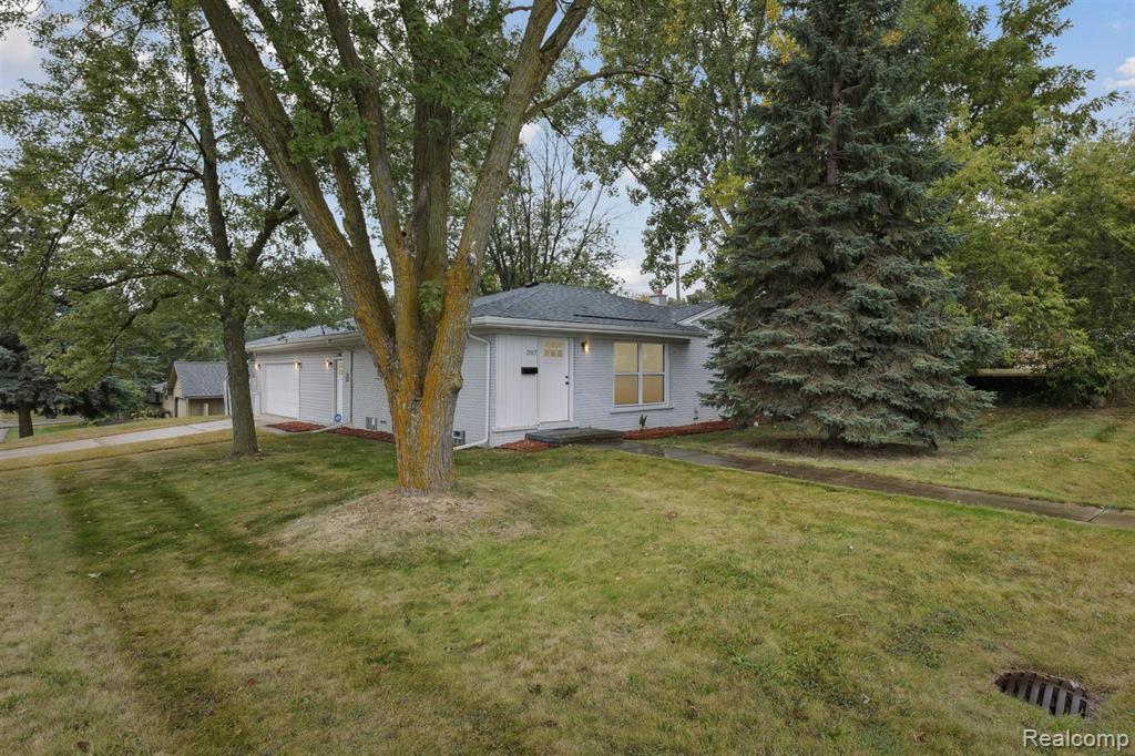207 W Tienken Road Property Photo 1