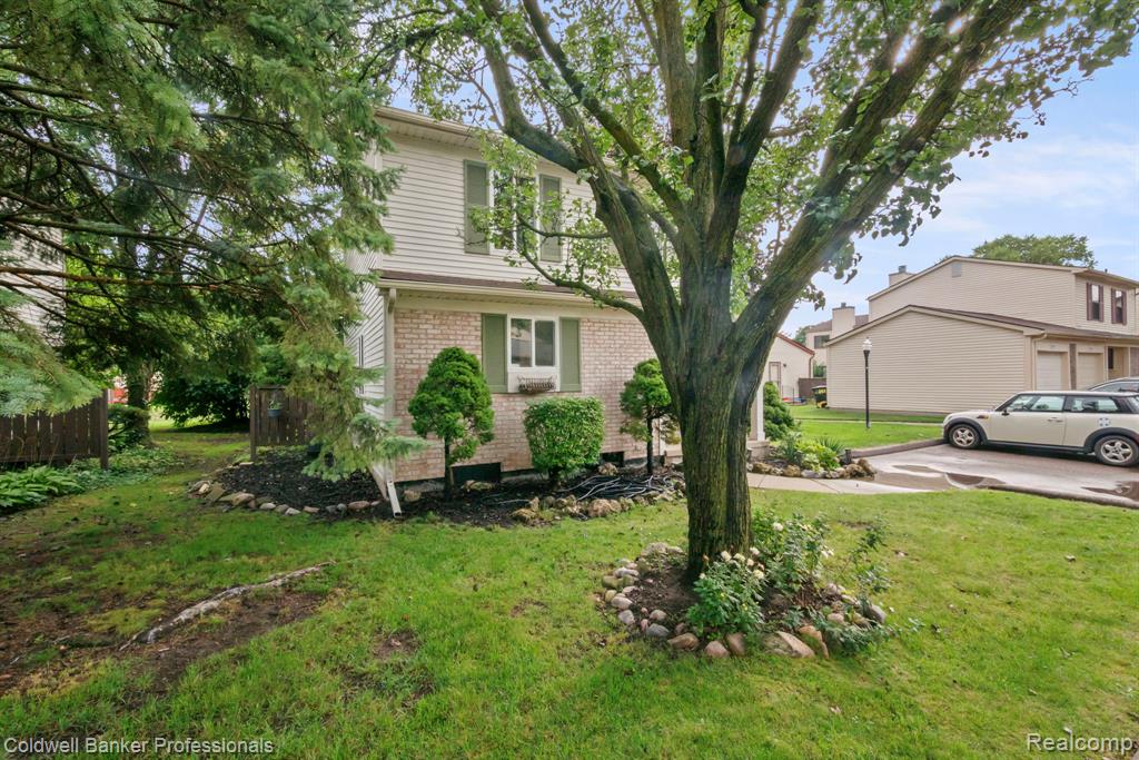 2838 Roundtree Drive Property Photo 3