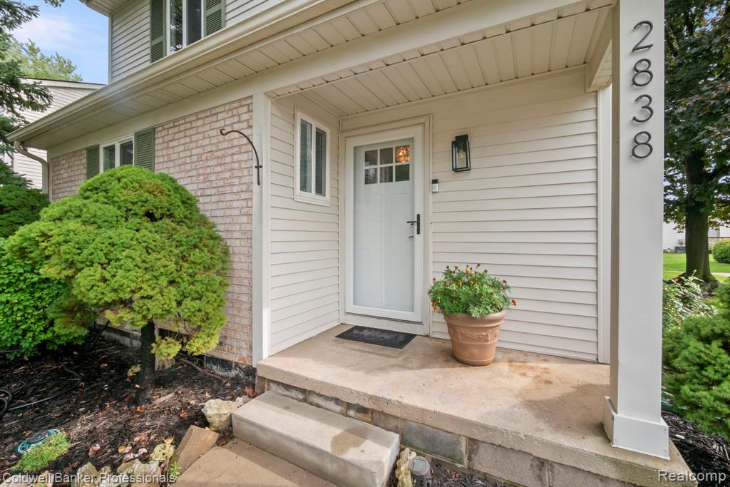 2838 Roundtree Drive Property Photo 4