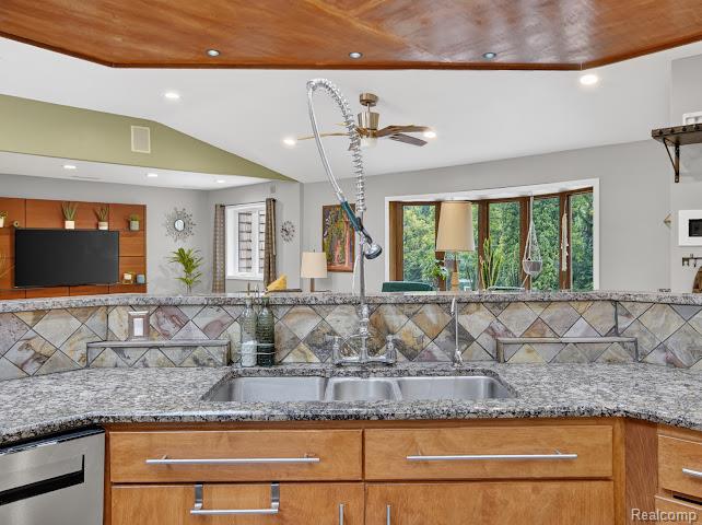 1320 Ellis Road Property Photo 14