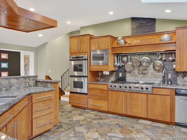 1320 Ellis Road Property Photo 17