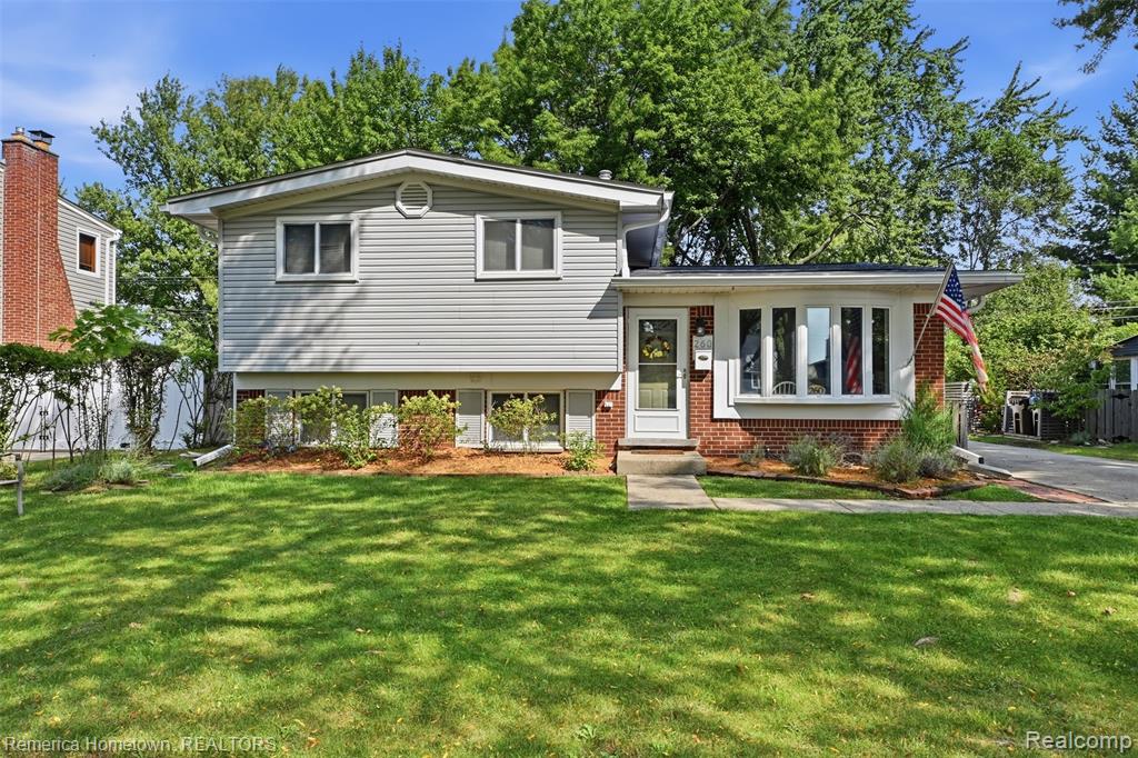 260 Burroughs Street Property Photo 1