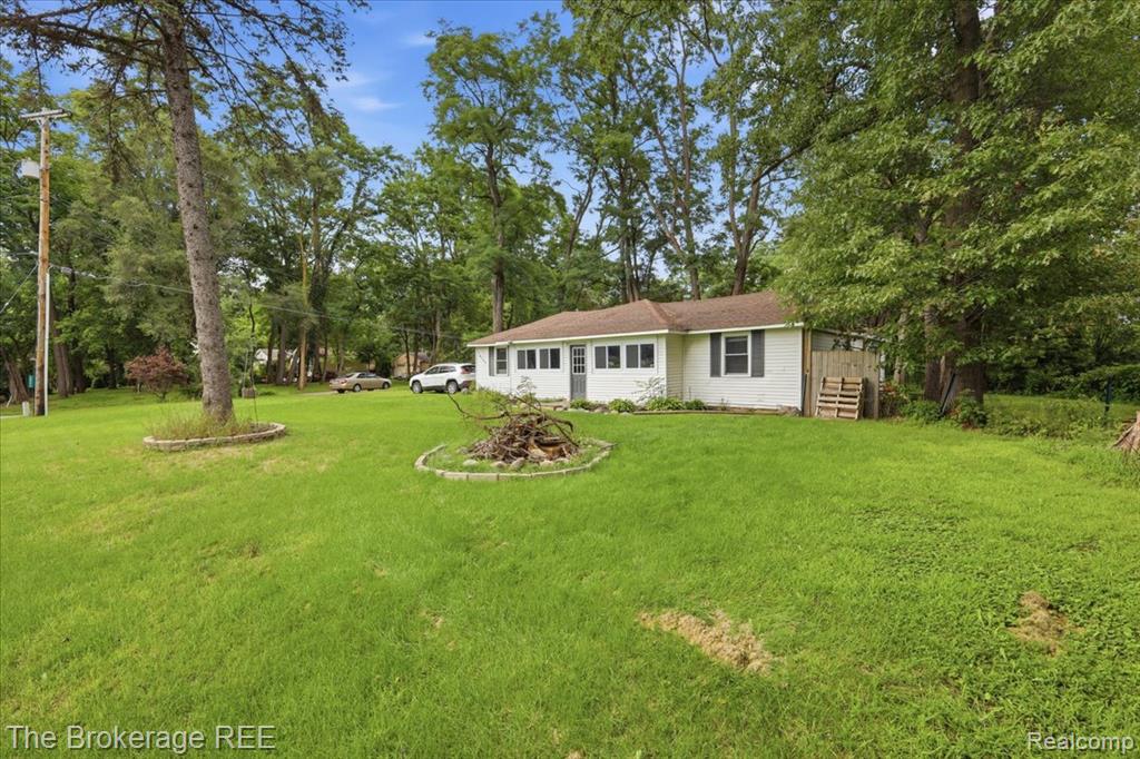 10556 Silver Lake Road Property Photo 2