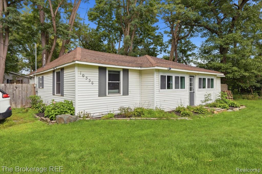 10556 Silver Lake Road Property Photo 3