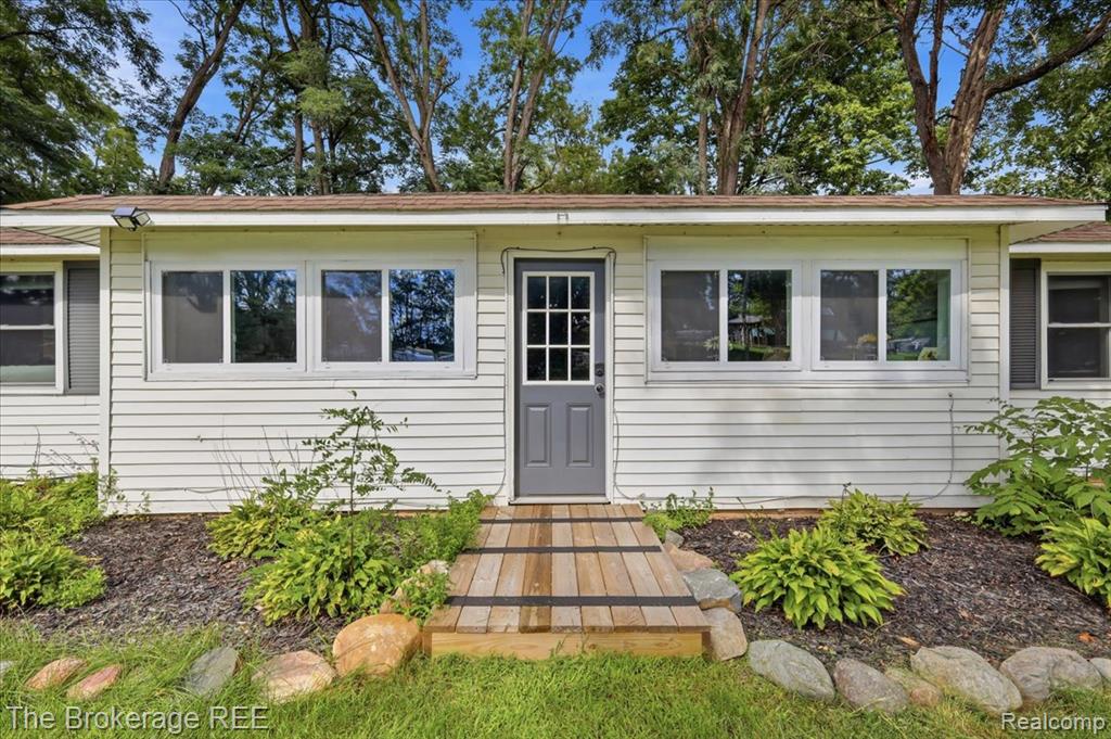 10556 Silver Lake Road Property Photo 4