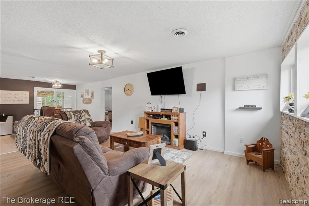 10556 Silver Lake Road Property Photo 6