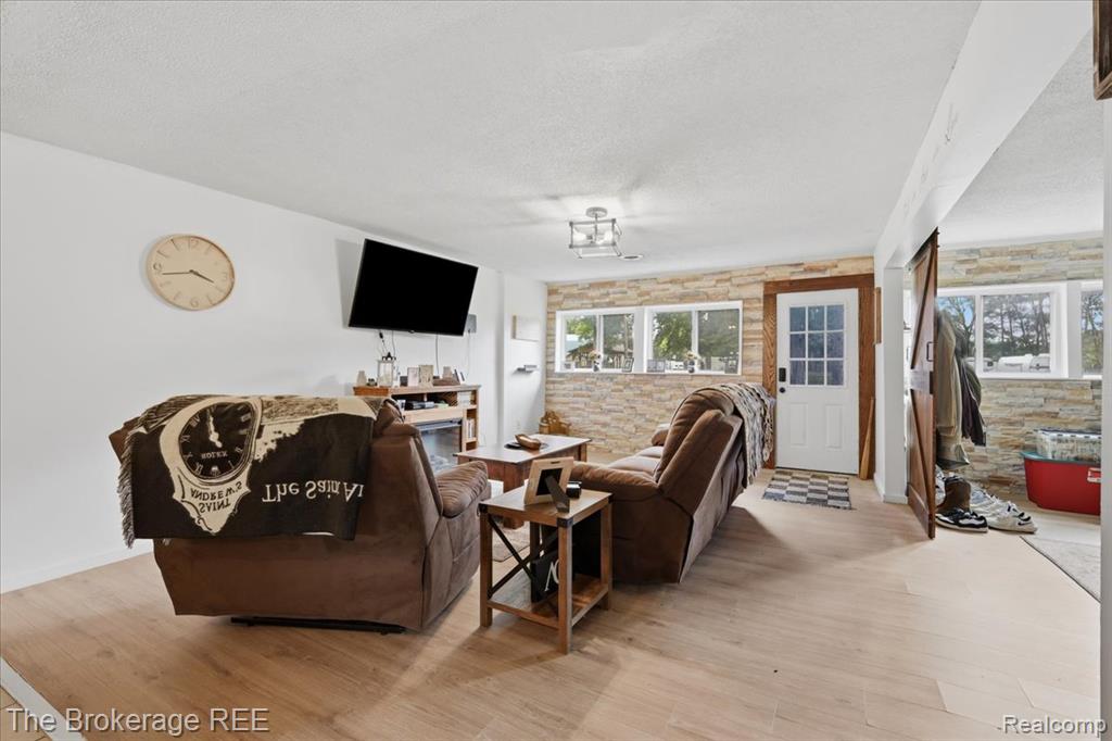 10556 Silver Lake Road Property Photo 7