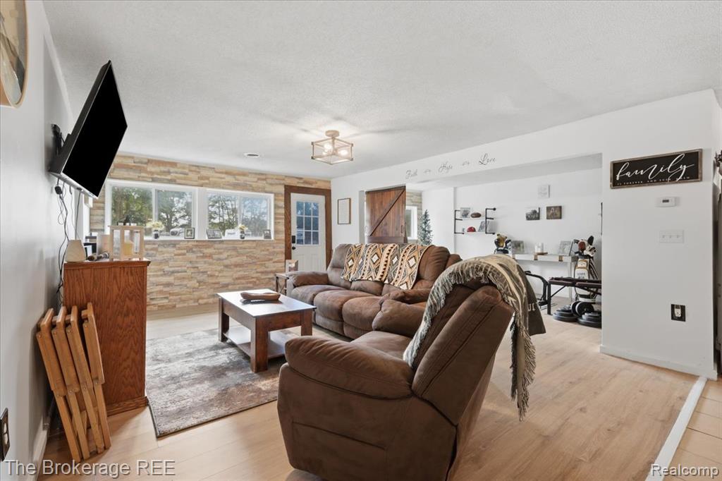 10556 Silver Lake Road Property Photo 8