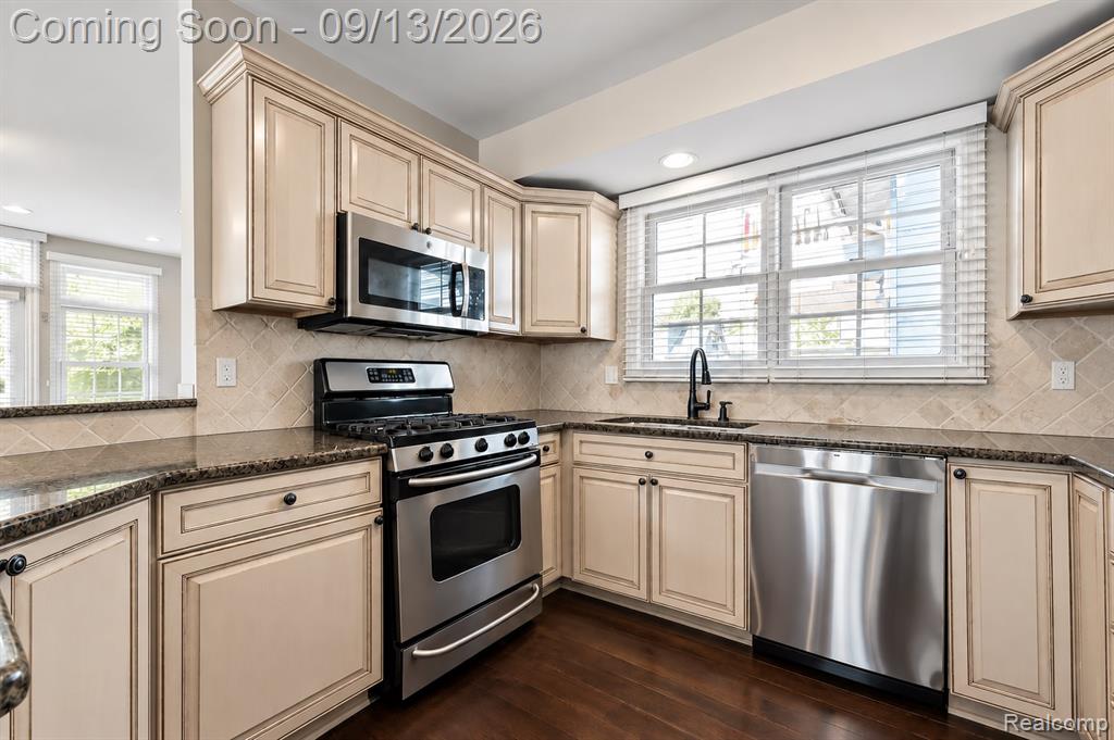 1240 Bird Avenue Property Photo 6