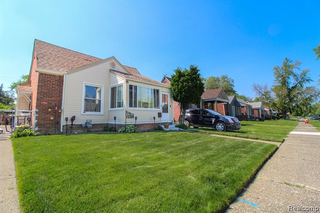 8411 Grandville Avenue Property Photo 3