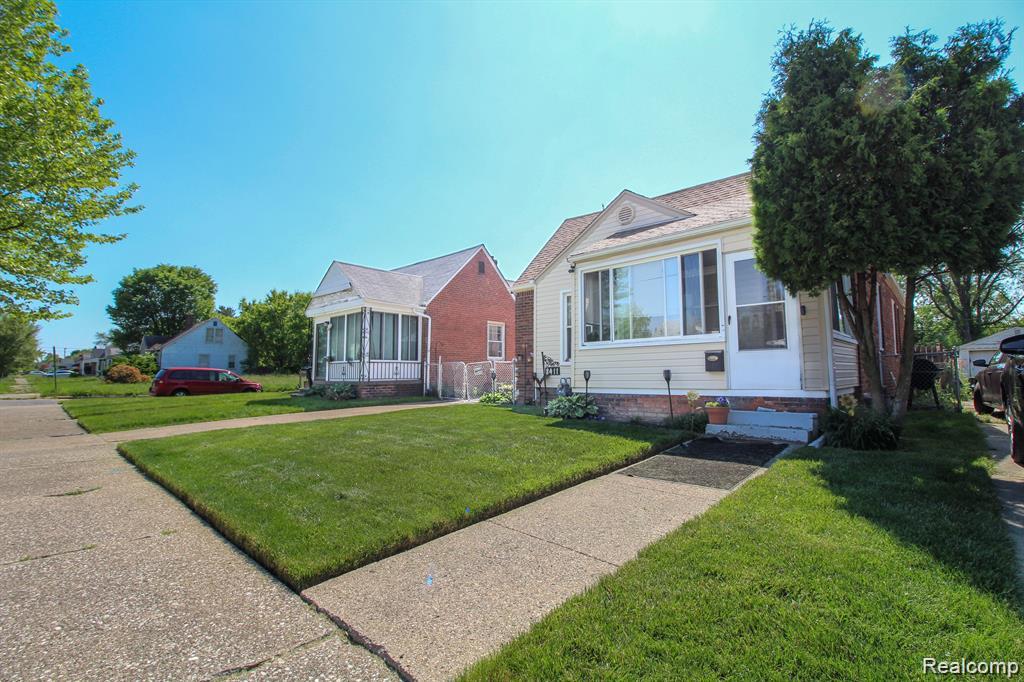 8411 Grandville Avenue Property Photo 4