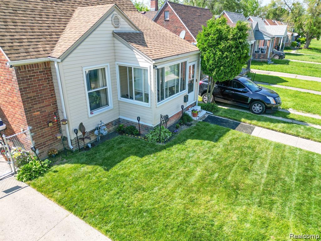 8411 Grandville Avenue Property Photo 5