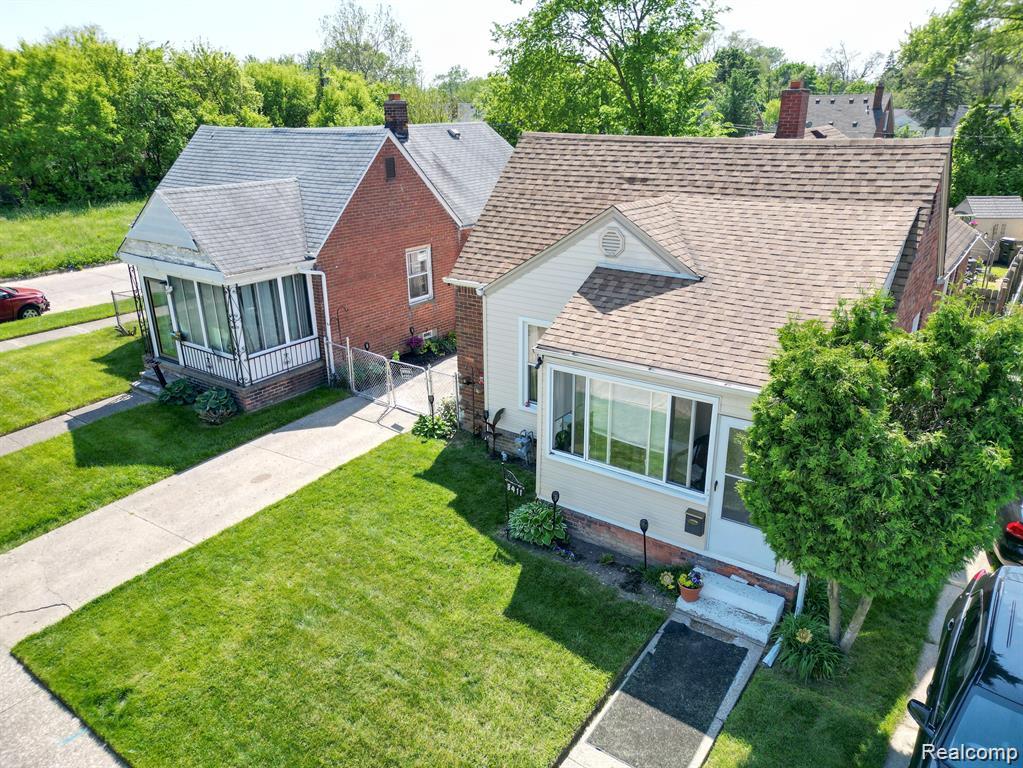 8411 Grandville Avenue Property Photo 6