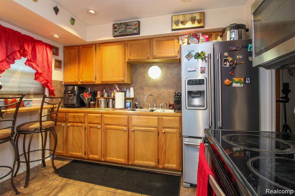 8411 Grandville Avenue Property Photo 9