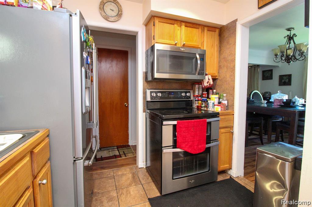 8411 Grandville Avenue Property Photo 13