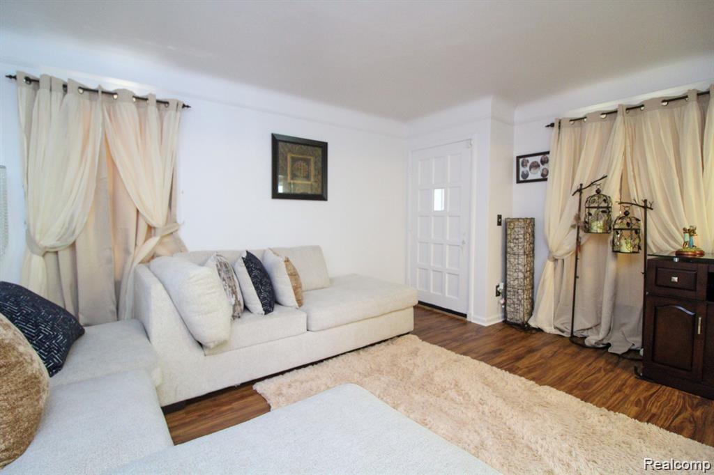 8411 Grandville Avenue Property Photo 14