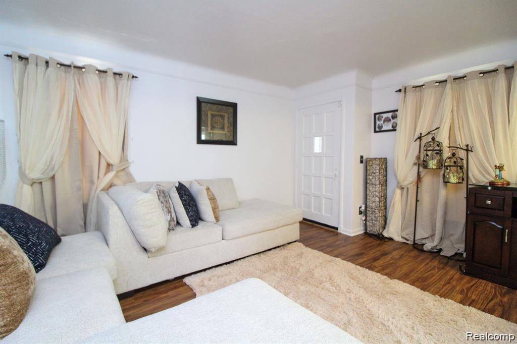 8411 Grandville Avenue Property Photo 15
