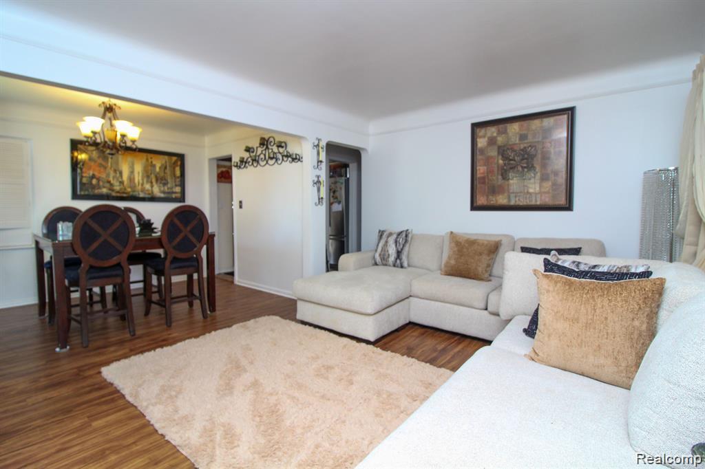 8411 Grandville Avenue Property Photo 16
