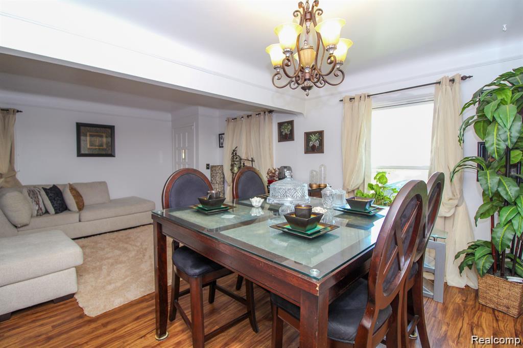 8411 Grandville Avenue Property Photo 17