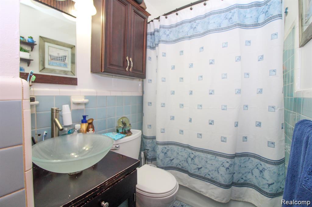 8411 Grandville Avenue Property Photo 22
