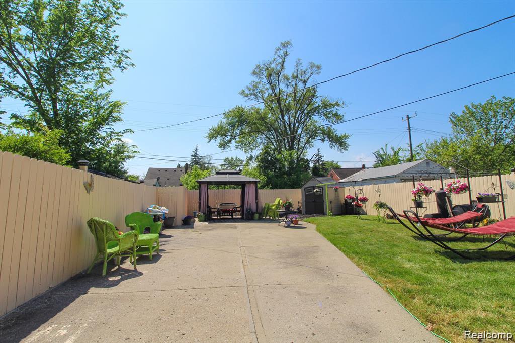 8411 Grandville Avenue Property Photo 23