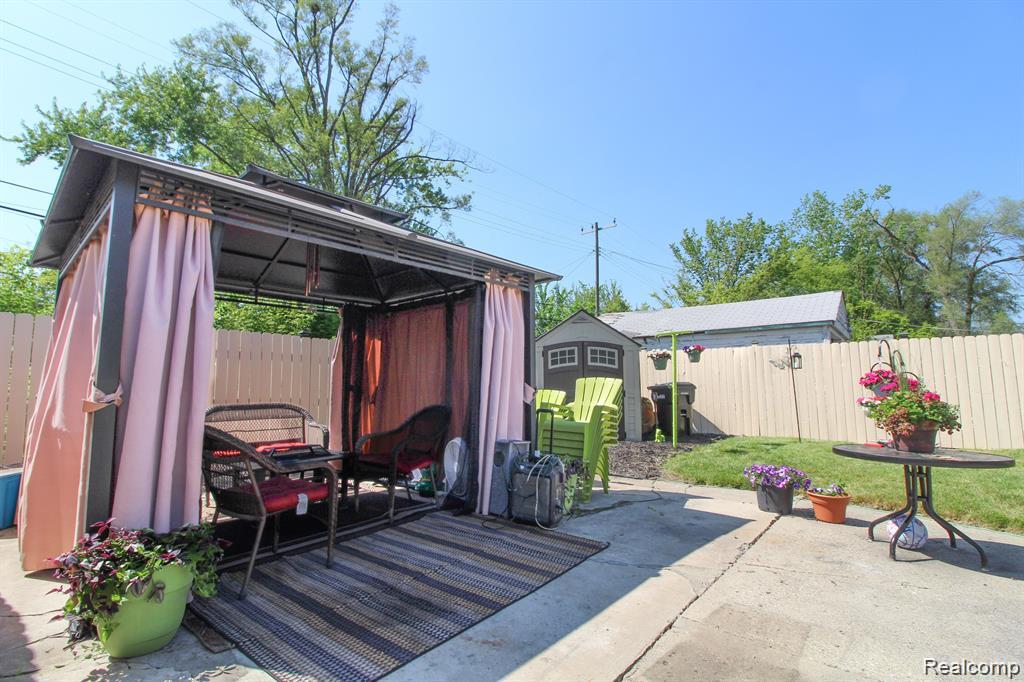 8411 Grandville Avenue Property Photo 24