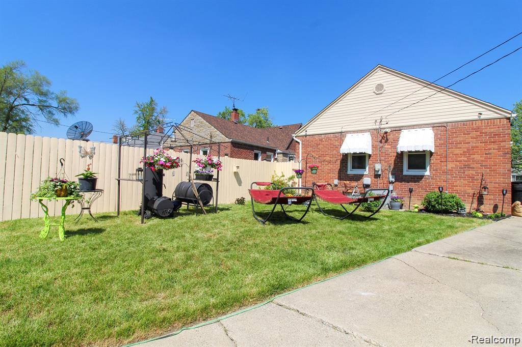 8411 Grandville Avenue Property Photo 26