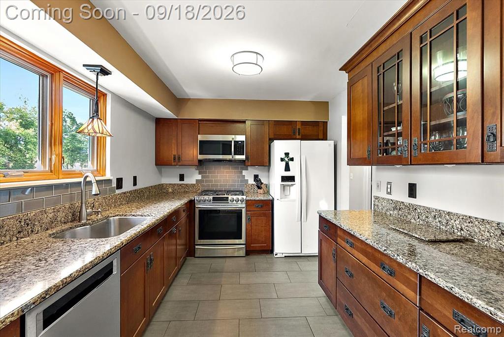 40111 Finley Drive Property Photo 11