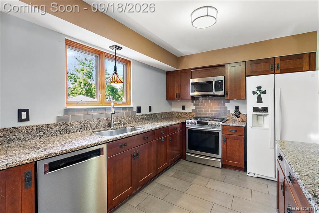 40111 Finley Drive Property Photo 12