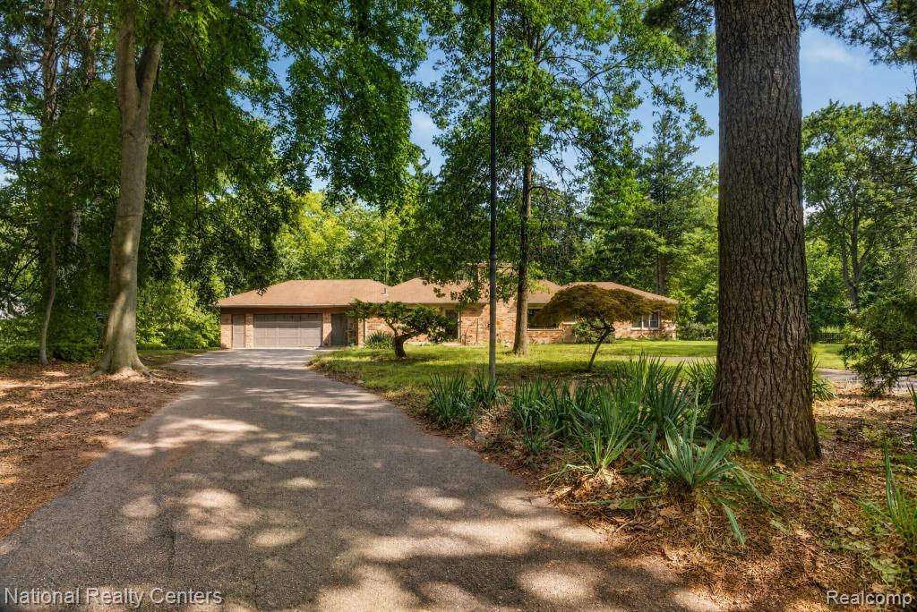 24644 Edgemont Drive Property Photo 1
