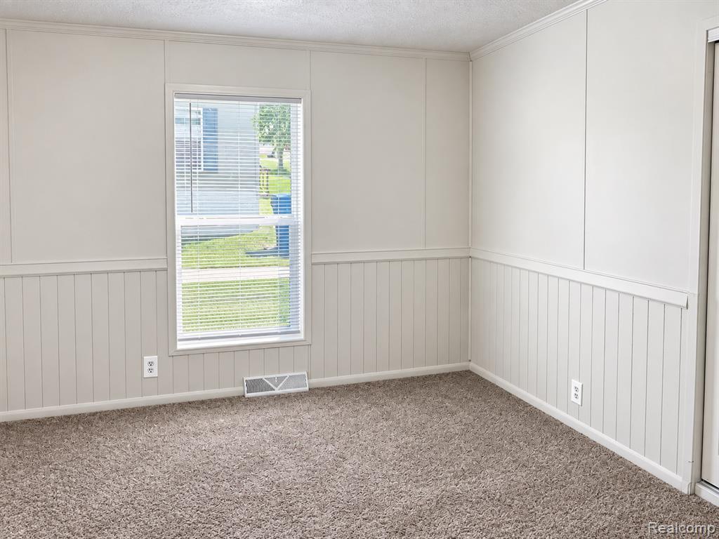 29 Brookfield Property Photo 15