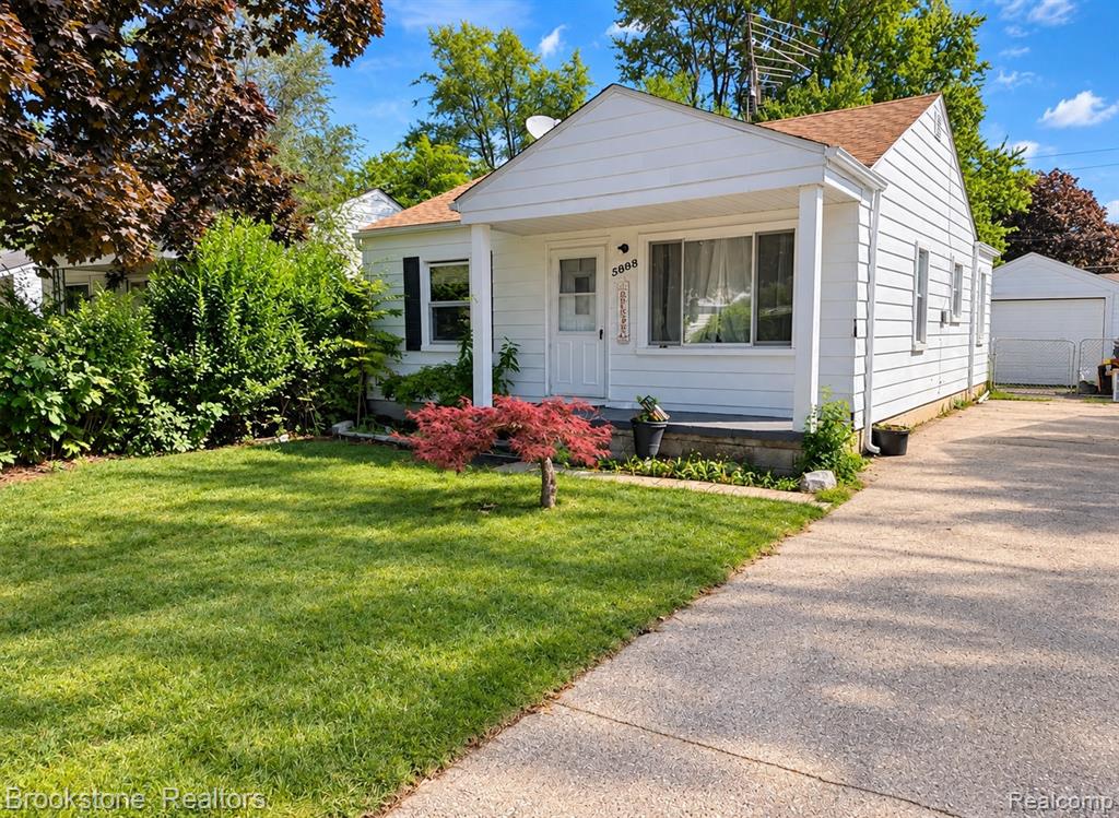 5898 N Globe Street Property Photo 2